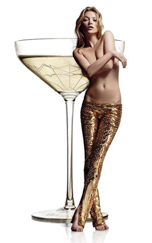 Una coppa di champagne per Kate Moss – La valigia dell'artista